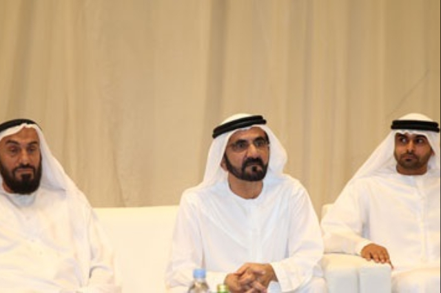 محمد بن راشد يتوج راشد بن دلمـوك بطلاً للقدرة في سيح السلم