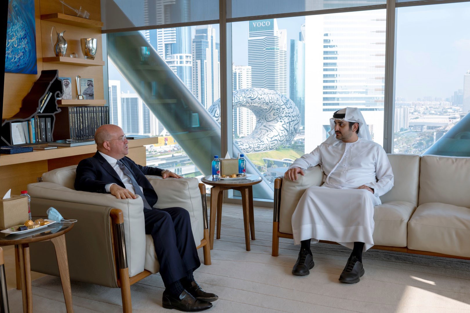 Maktoum bin Mohammed meets with President of CNN