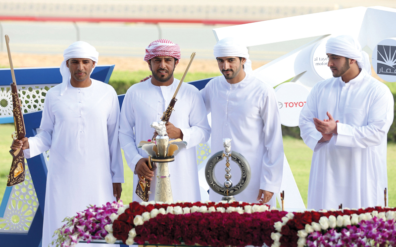 Hamdan bin Mohammed witnesses the morning period of the 5th Day of Al Marmoum Festival 2017