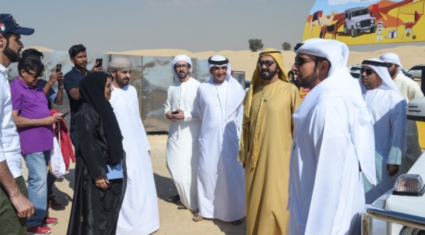 Mohammed bin Rashid makes surprise visit to a meeting of the Secretariat General of the Dubai Executive Council’s employees