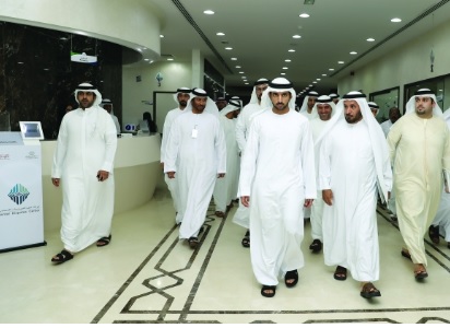 Hamdan bin Mohammed visits Dubai Land Department