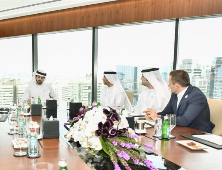 Hamdan bin Mohammed visits Dubai Chamber of Commerce and Industry