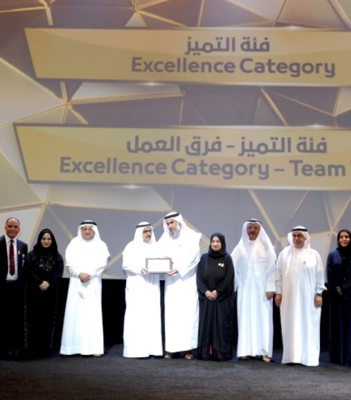 Hamdan bin Rashid honors innovators and distinguished employees in Dubai Health
