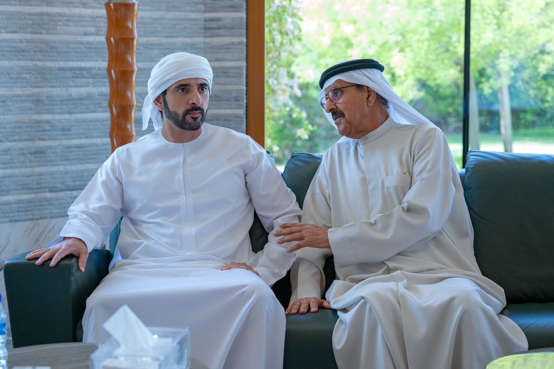 حمدان بن محمد يقدم واجب العزاء في وفاة فاطمة بنت سعيد محمد الكندي