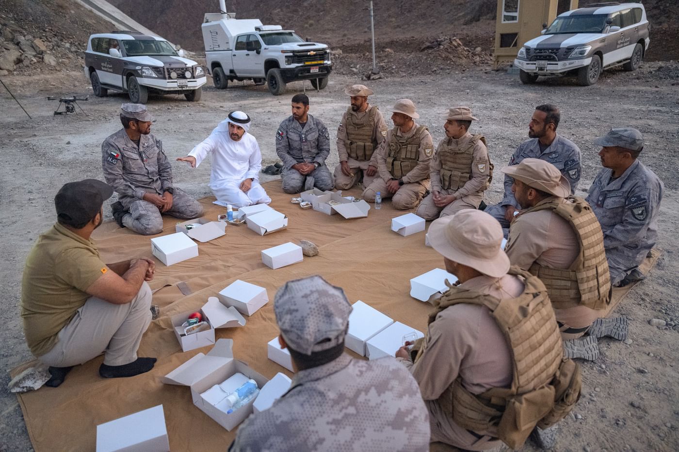   Hamdan bin Mohammed joins National Guard personnel in Hatta for Iftar