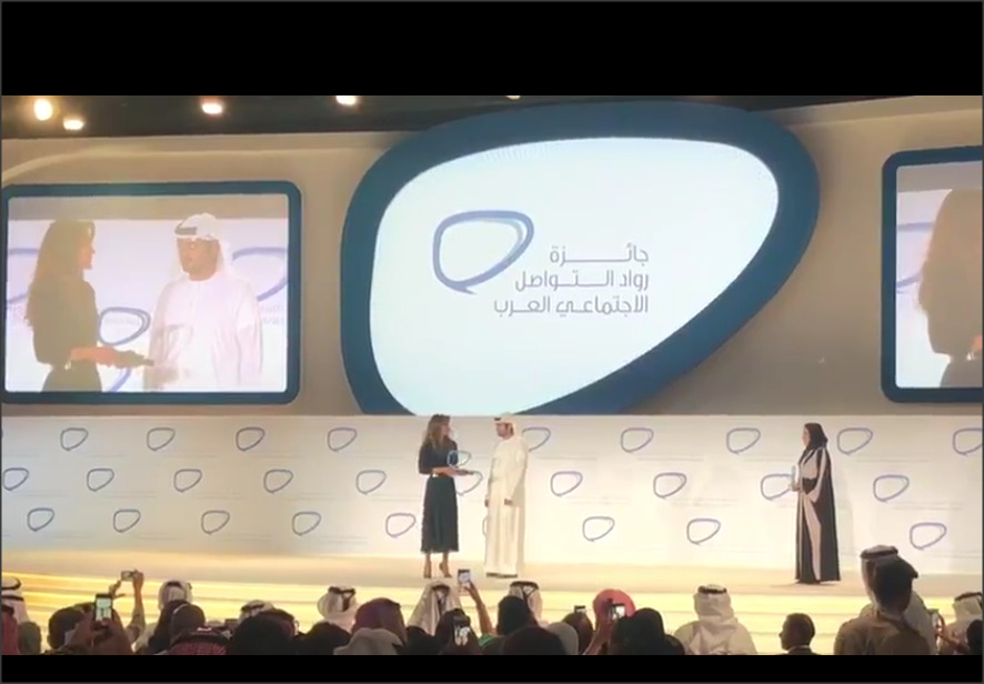 Maktoum bin Mohammed awards Arab Social Networking Pioneers
