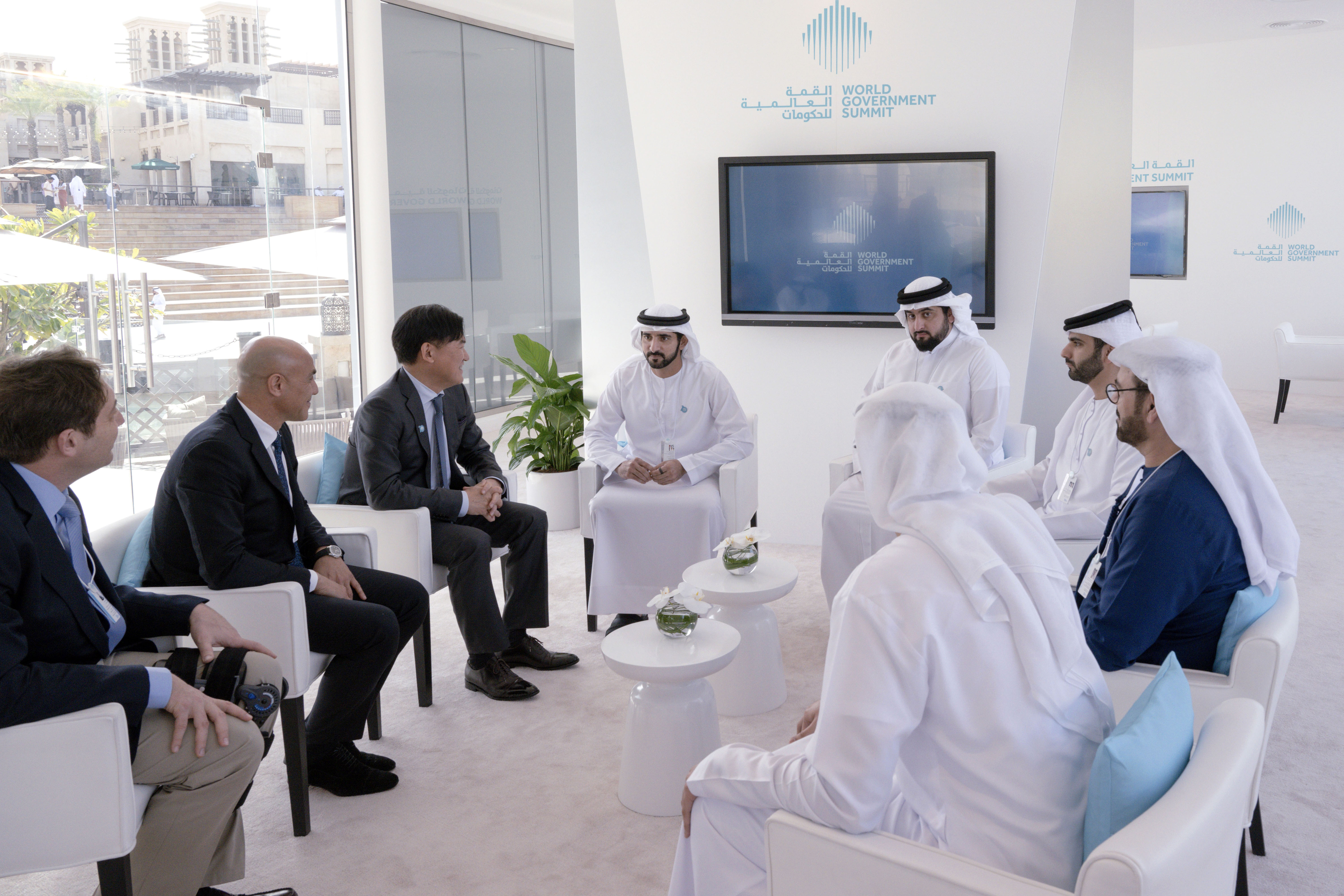 Hamdan bin Mohammed meets with CEO of Japan’s Rakuten Group