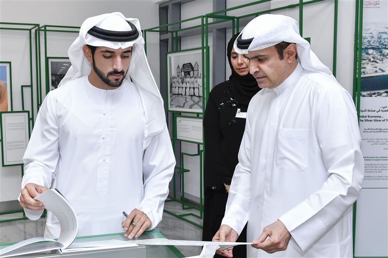 Hamdan bin Mohammed visits Department of Economic Development in Dubai