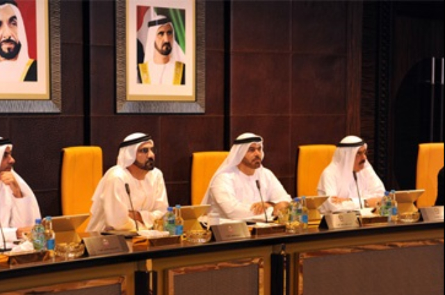 محمد بن راشد يلتقي الملكة اليزابيث الثانية