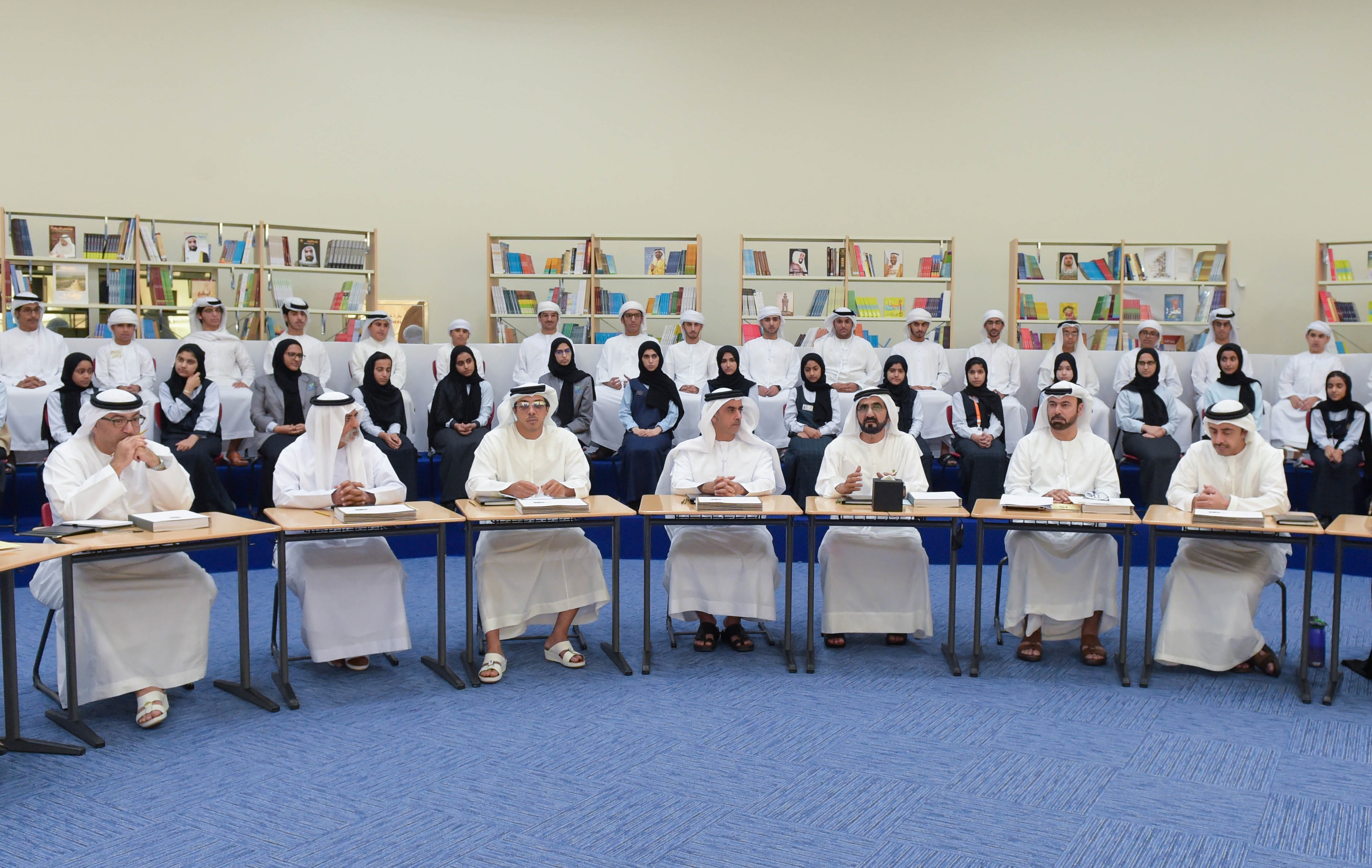 Mohammed bin Rashid chairs the extraordinary cabinet meeting