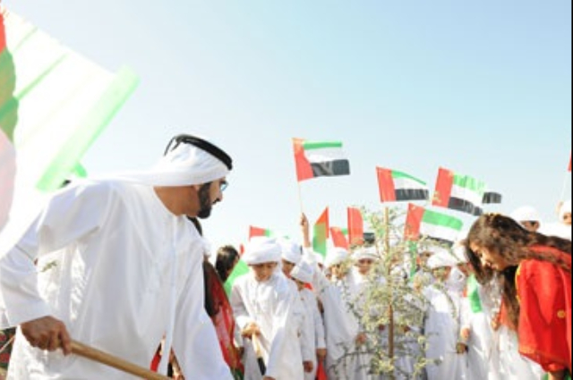 محمد بن راشد يستقبل وزير الخارجية الإيراني