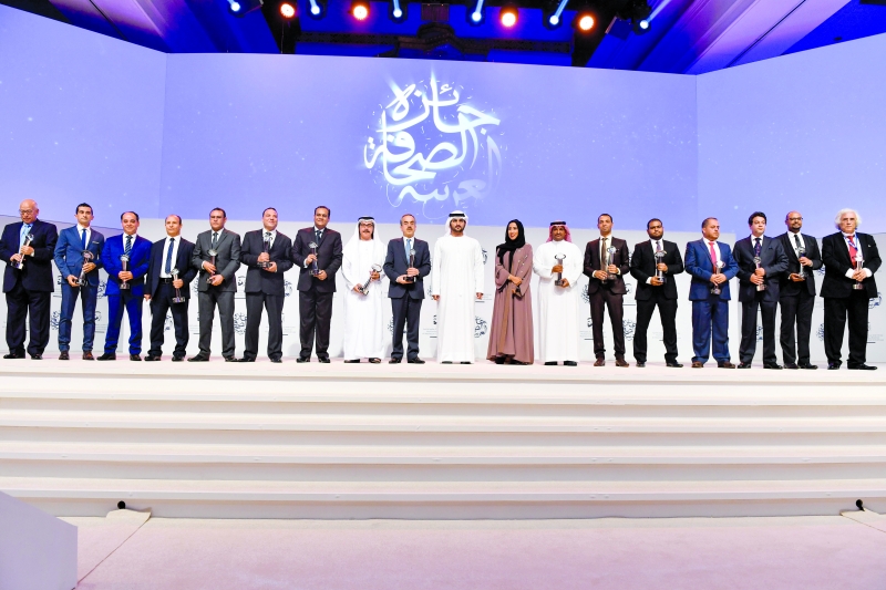 Maktoum bin Mohammed honors 17 winners of Arab Press Award