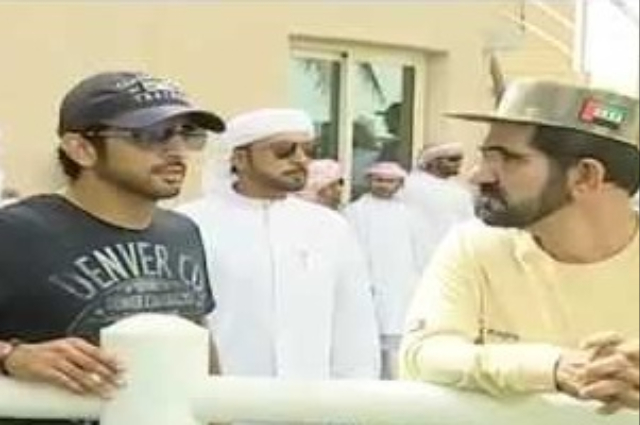 خليفة ومحمد بن راشد والشيوخ يزورون ضريح الشيخ زايد 
