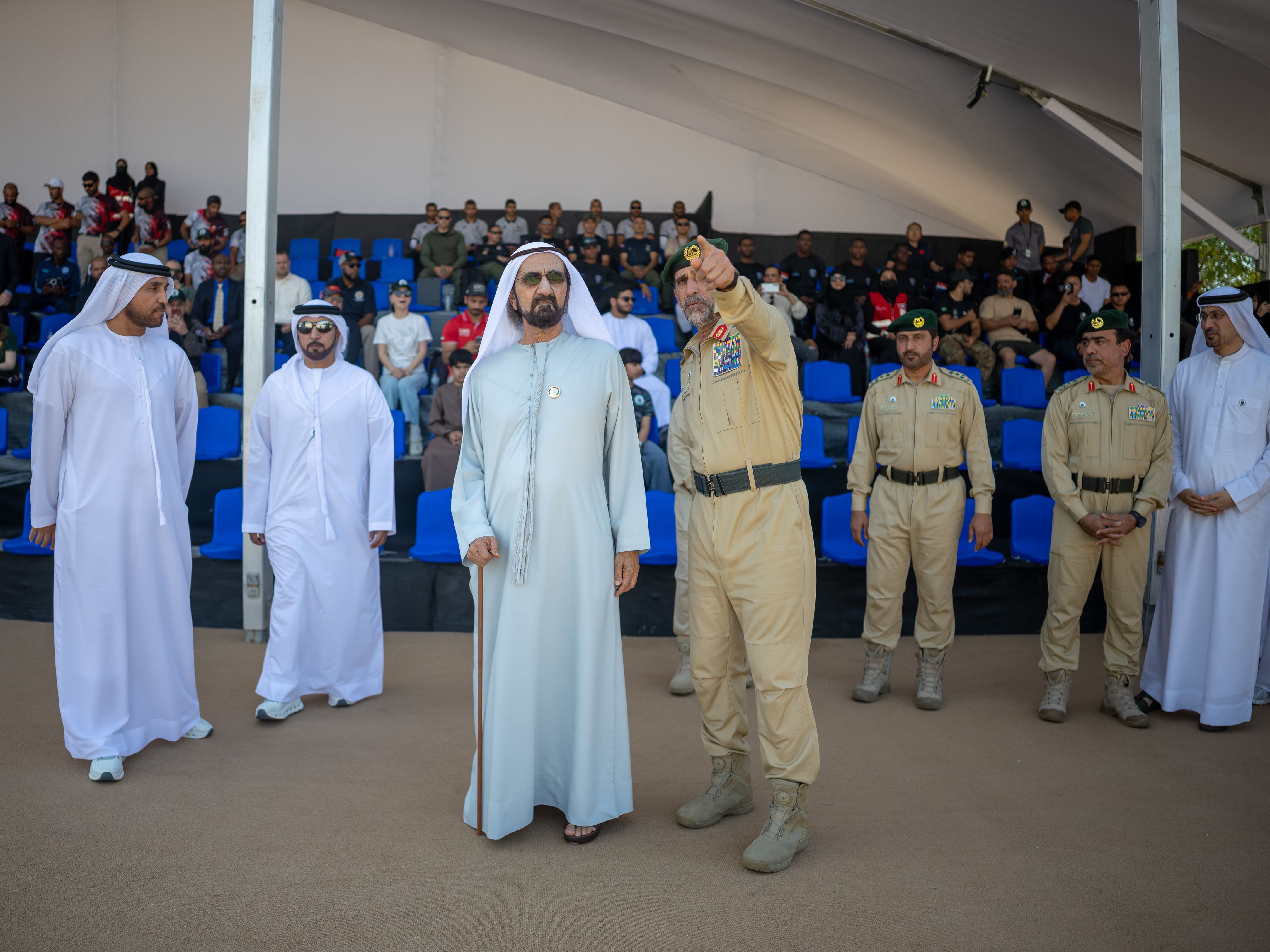 محمد بن راشد يشهد جانباً من منافسات اليوم الختامي من تحدي "سوات" ويشيد بمستوى الفرق