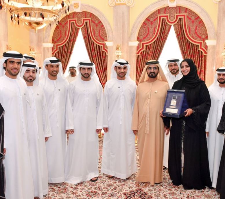Mohammed bin Rashid receives Informatics Badge of Honor from Smart Dubai