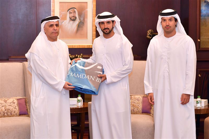 Hamdan bin Mohammed handed over the Smart Government Program flag to Road and Transport Authority