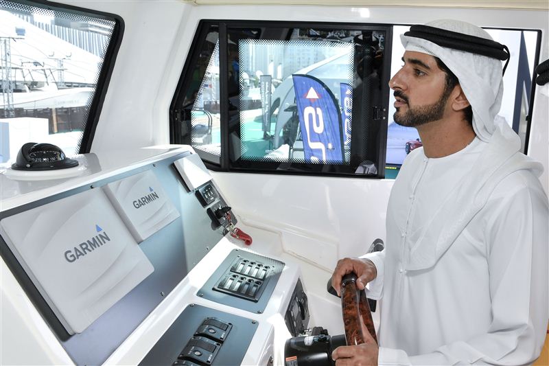 Hamdan bin Mohammed visits Dubai International Boat Show