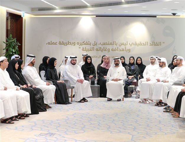 Mohammed bin Rashid Al Maktoum chairs brainstorming session with his team