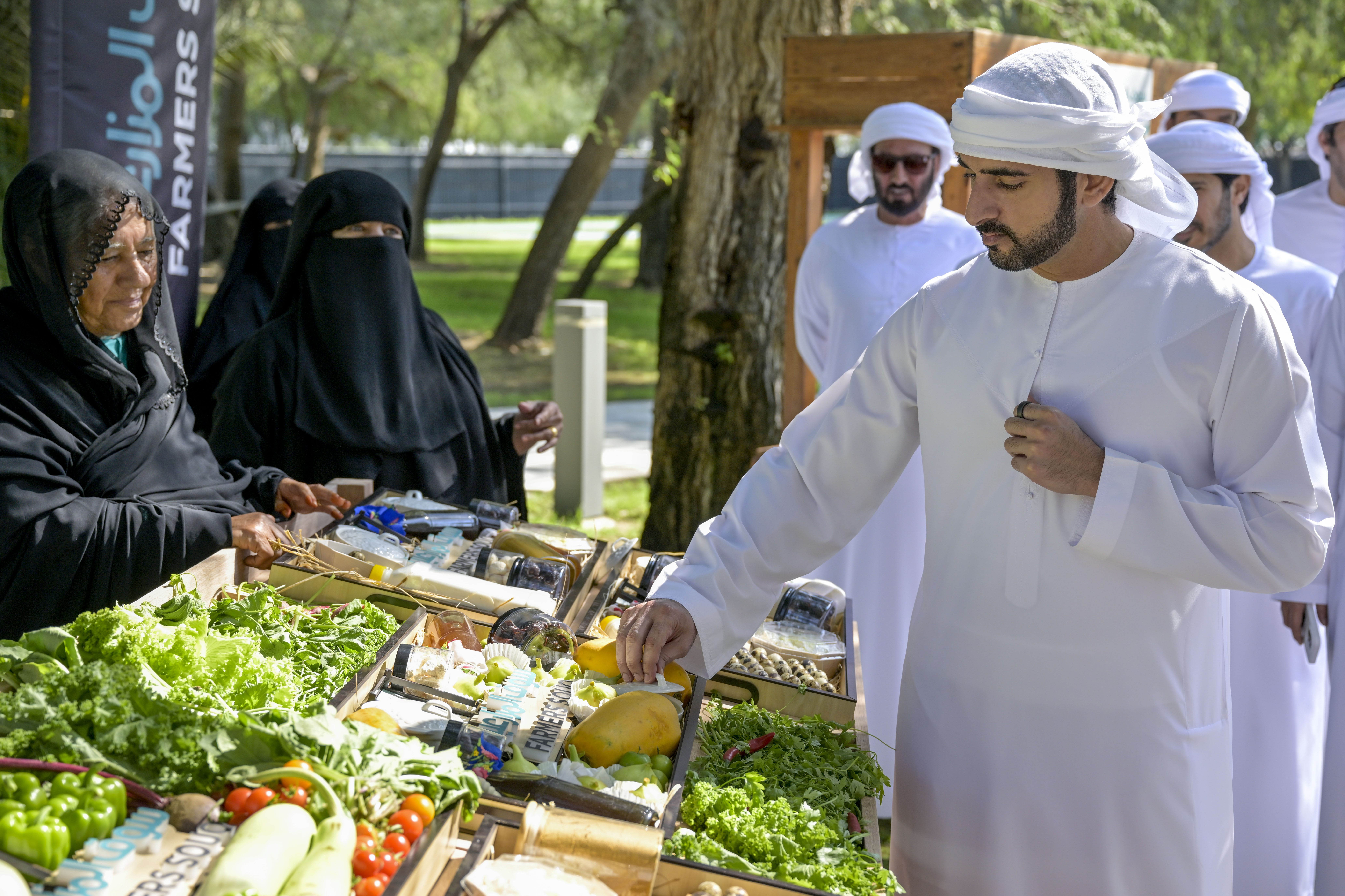 Hamdan bin Mohammed reviews outcomes of Farmers’ Souq initiative