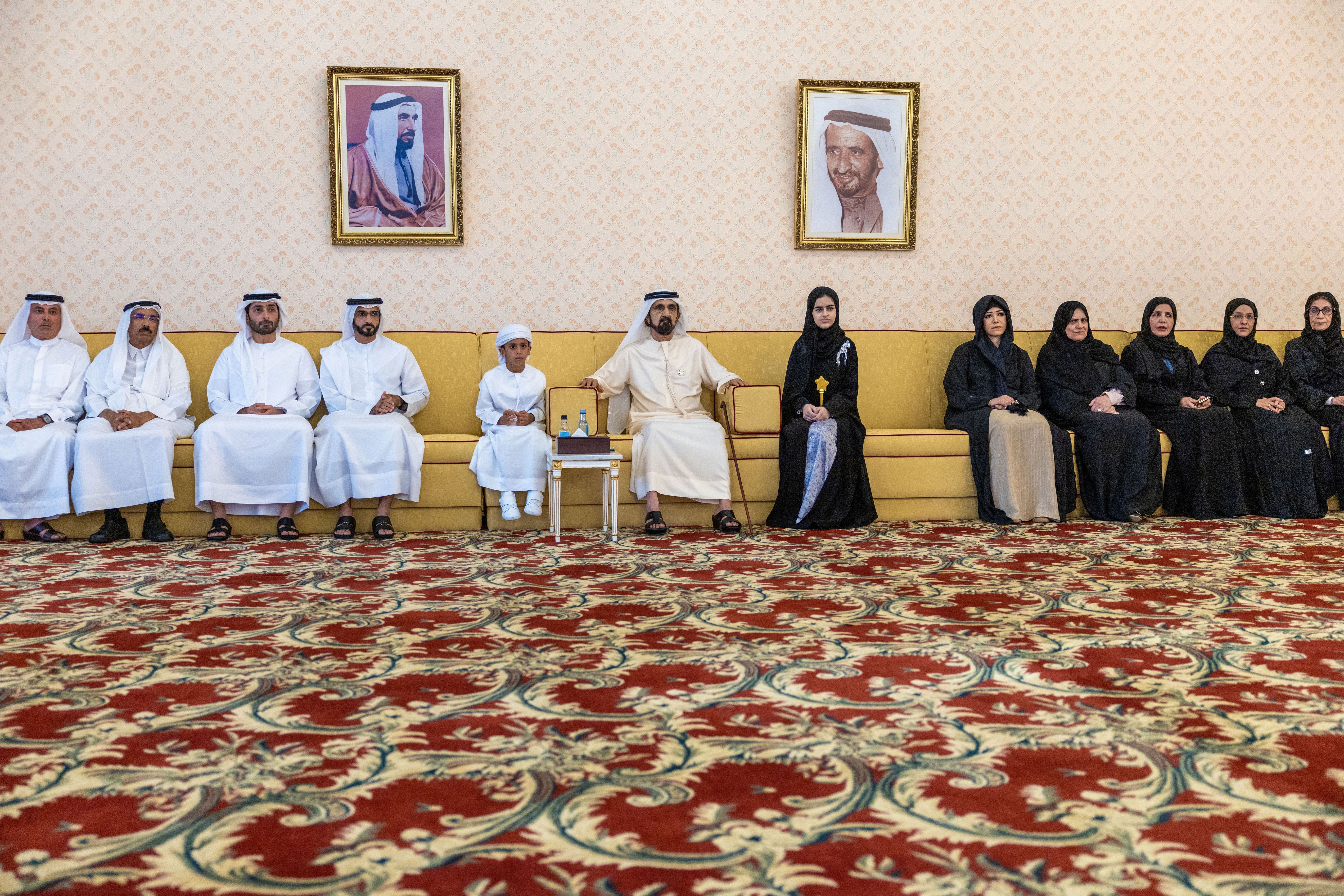 Mohammed bin Rashid meets with prominent citizens, business leaders, investors, officials
