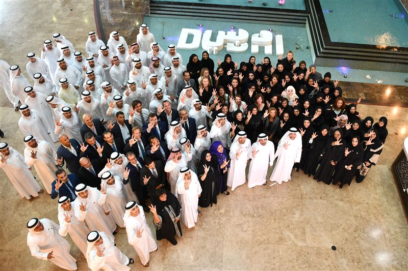 Hamdan bin Mohammed visits the team of DTCM