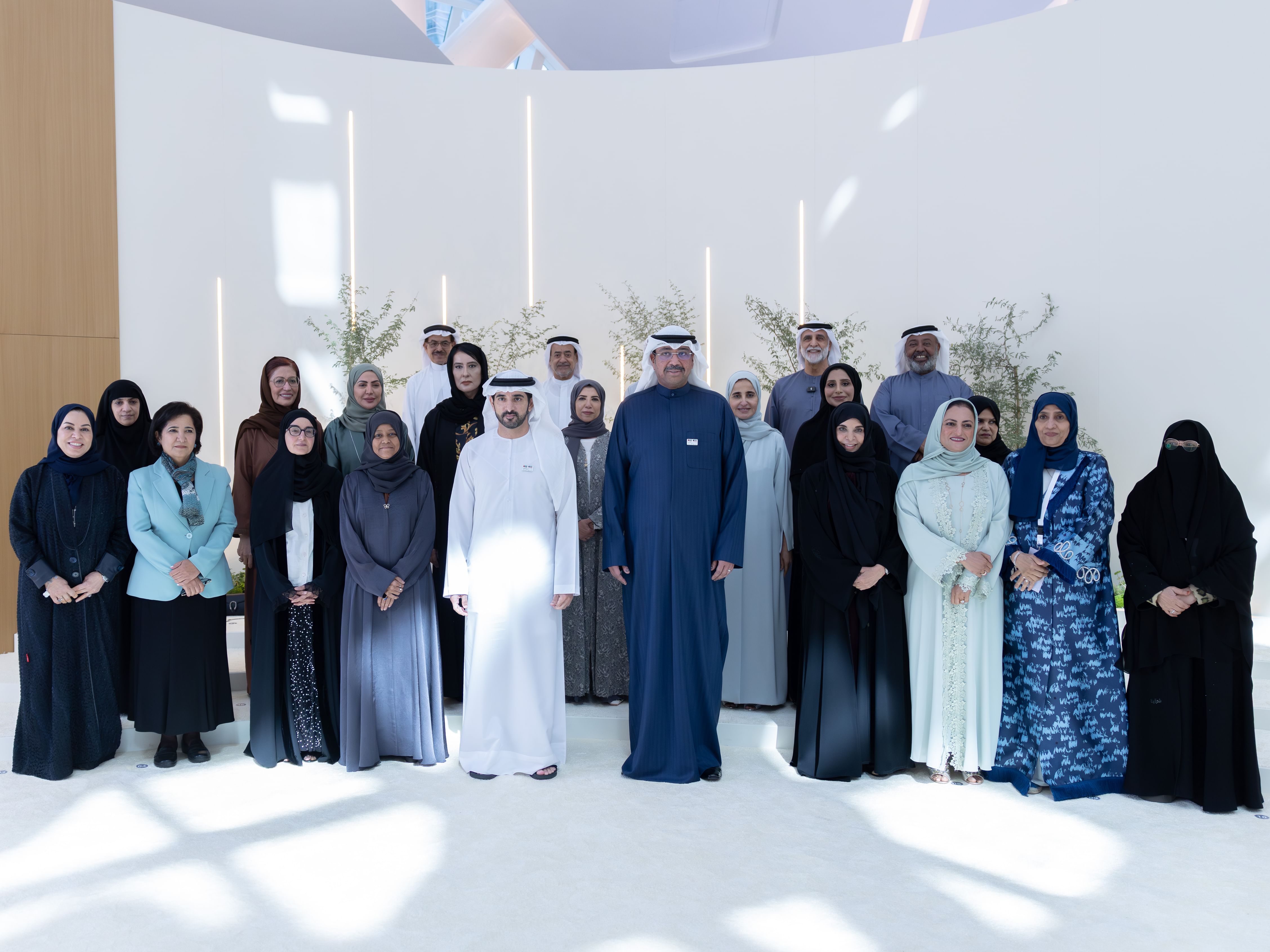 حمدان بن محمد يلتقي عدداً من طلبة دولة الإمارات الدارسين في الكويت والرعيل الأول من الخريجين