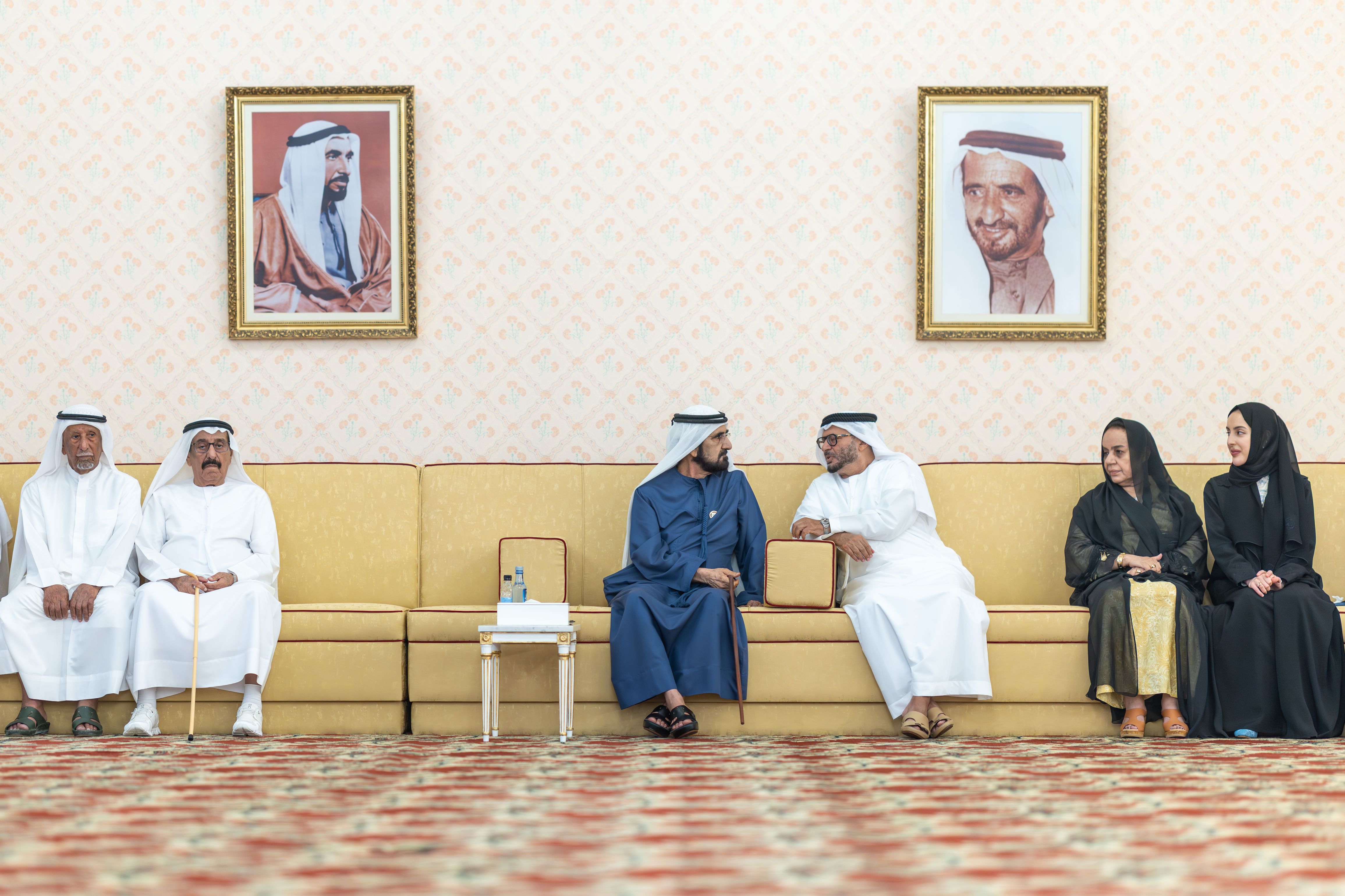 Mohammed bin Rashid meets with local dignitaries, investors, senior officials