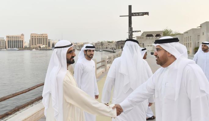 Mohammed bin Rashid receives government executives, officials