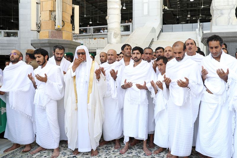Hamdan bin Mohammed performs Umrah 