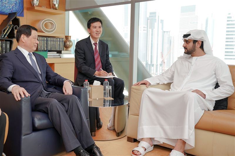 Maktoum bin Mohammed meets China Mayor of Shanghai 