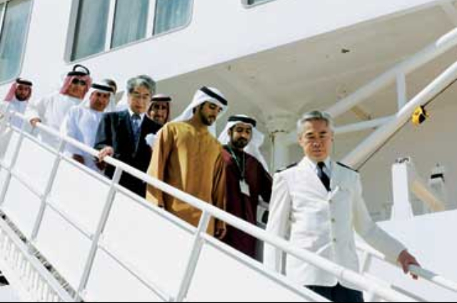 محمد بن راشد يستقبل بيل كلينتون