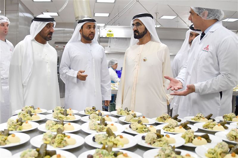Mohammed bin Rashid inspects workflow in Emirates Flight Catering