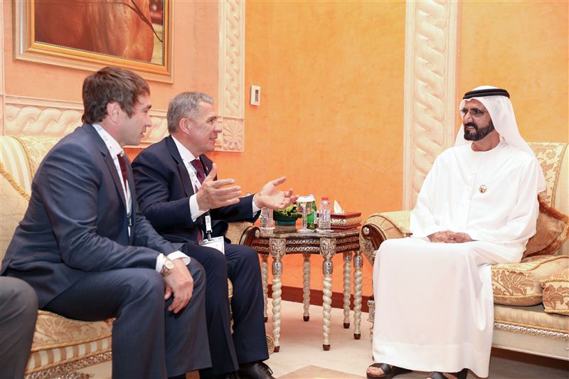 Mohammed bin Rashid receives economic ministers partaking at AIM in Dubai