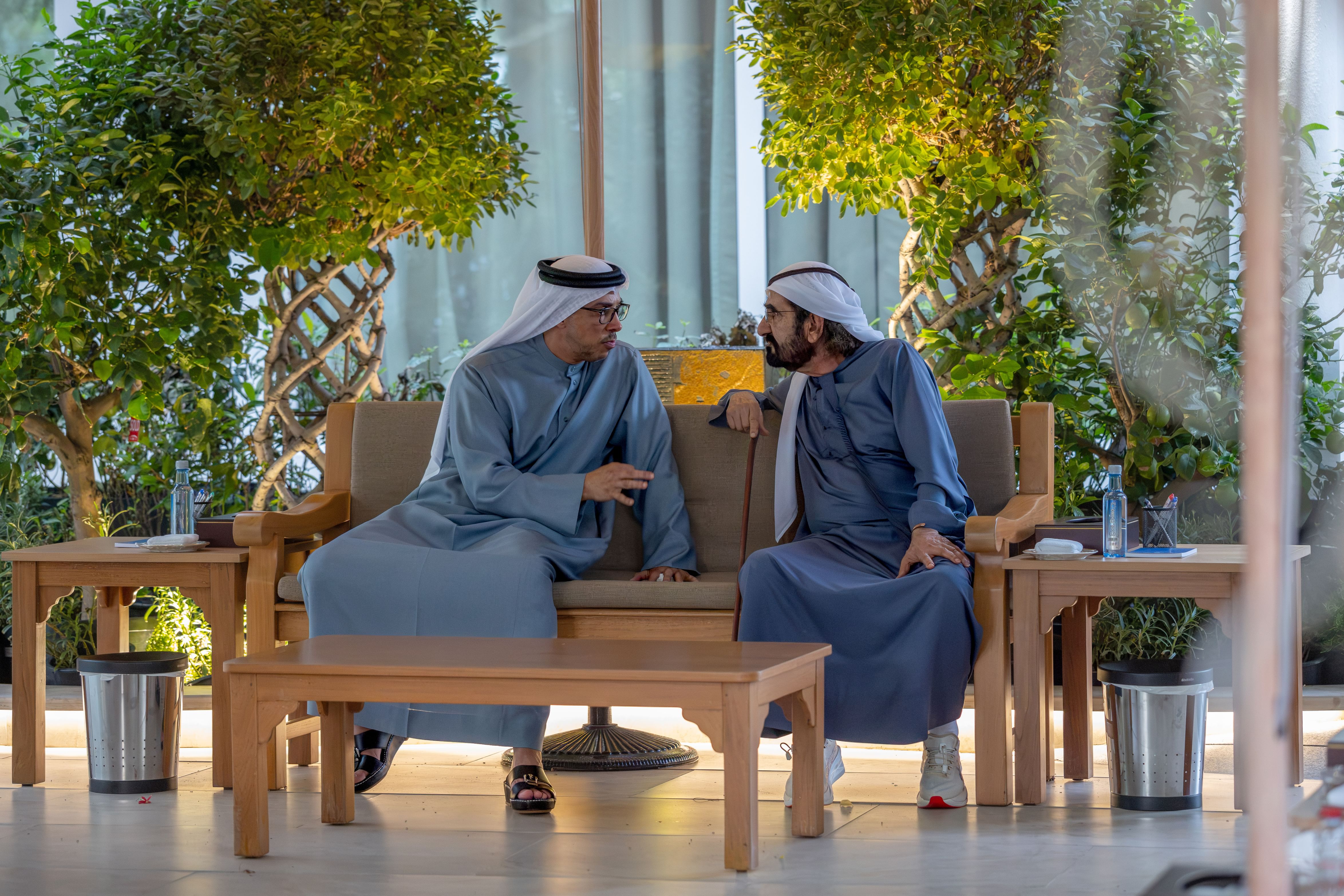محمد بن راشد يلتقي منصور بن زايد ويبحث معه عدداً من الموضوعات والقضايا المتصلة بالشأن الوطني