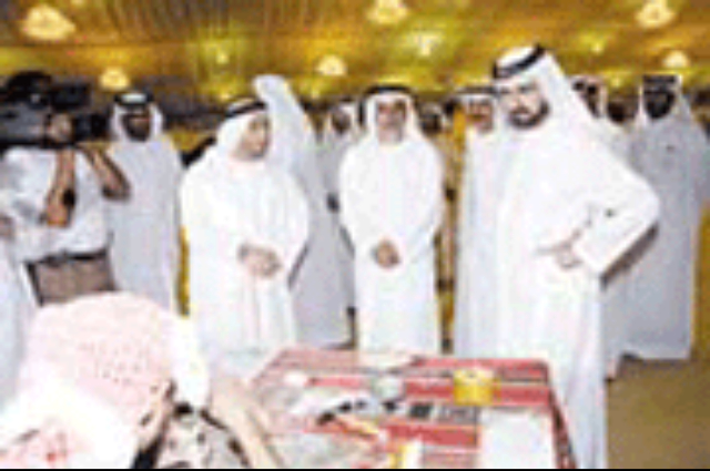 محمد بن زايد وحمدان بن راشد والشيــــــــوخ يحضرون أفراح آل نهيان و91 عريساً