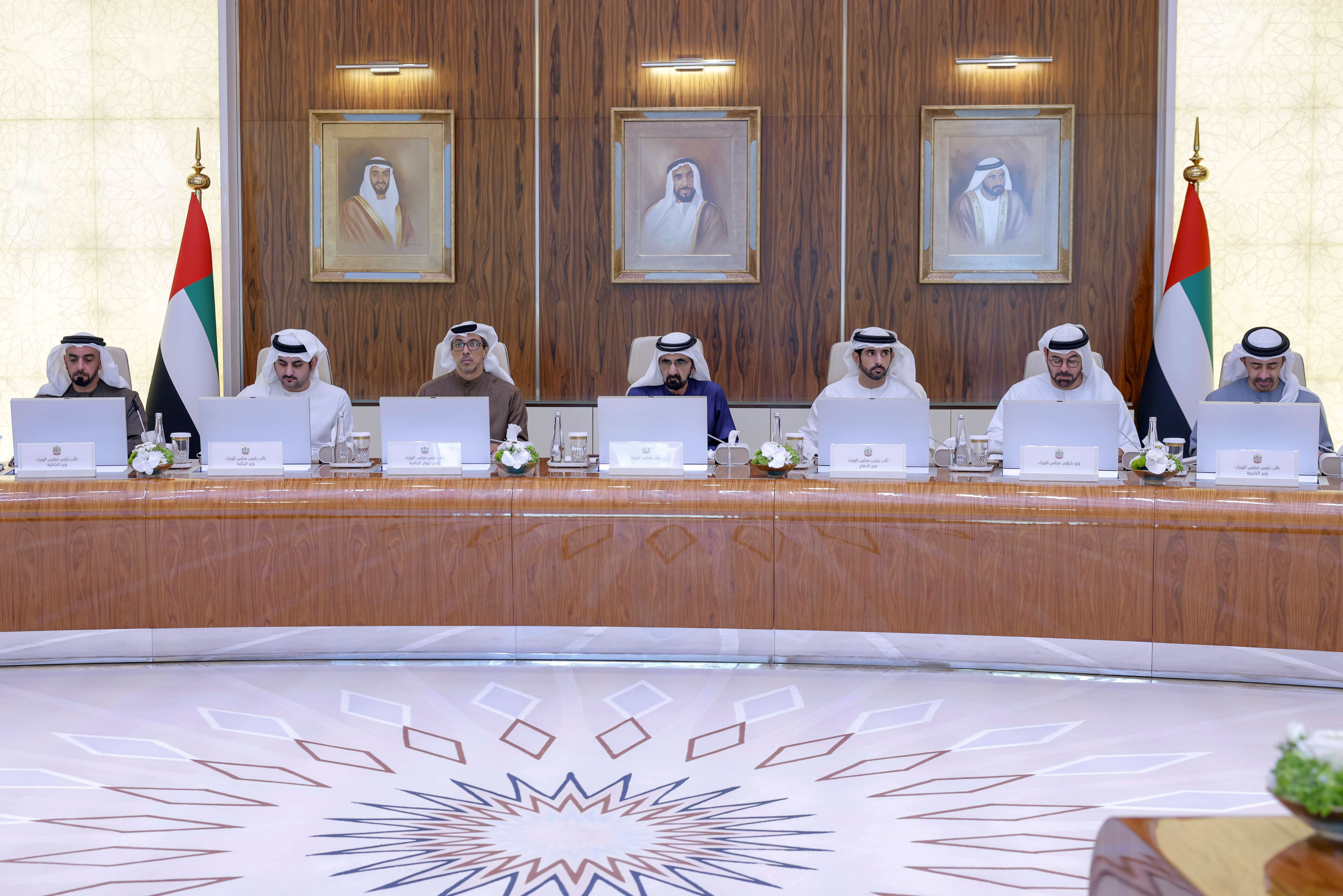 مجلس الوزراء برئاسة محمد بن راشد يستعرض مسيرة العمل والإنجاز خلال 20 عاماً من رئاسة سموه للحكومة