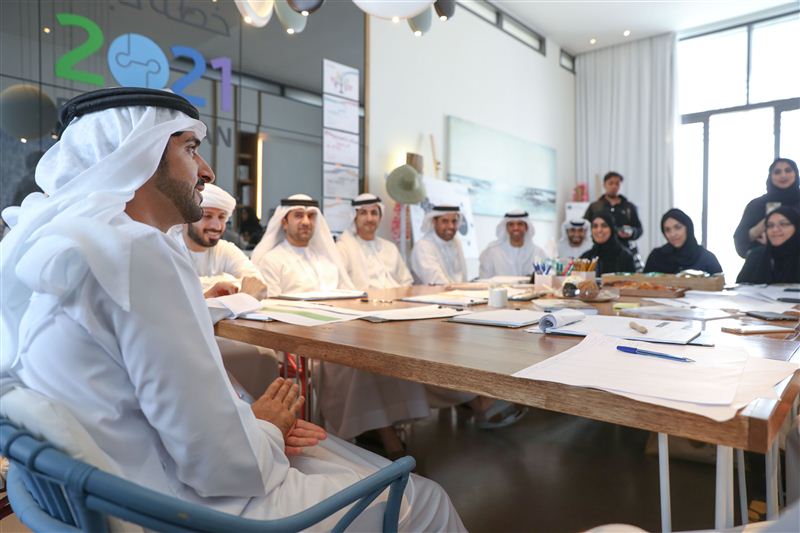 Hamdan bin Mohammed reviews the executive plans for acceleration of Dubai Plan 2021