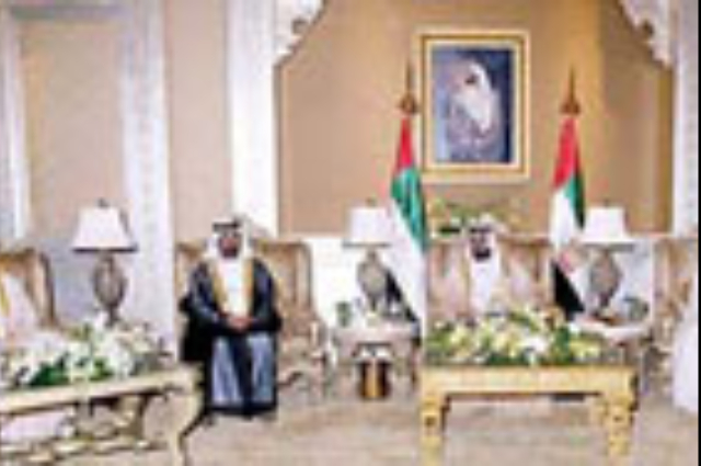 محمد بن راشد يشهد حفل تخريج الدفعة السابعة عشرة في "أمريكية دبي"