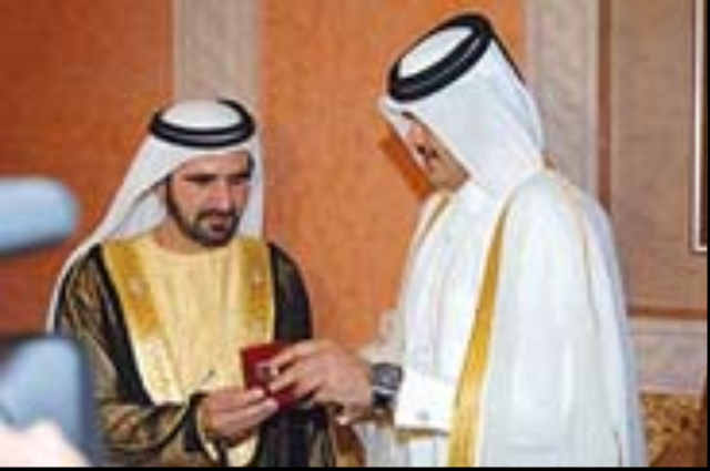 محمد بن راشد يزور الرئيس الباكستاني بالمستشفى