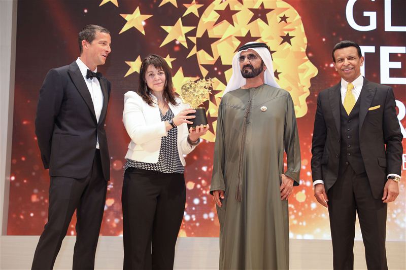 Mohammed bin Rashid honours Maggie MacDonnell, the winner of Global Teacher Prize