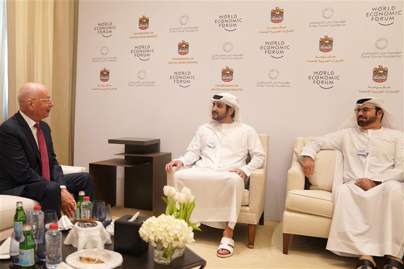 Maktoum bin Mohammed discusses mechanisms of enhancing fourth industrial revolution tools with chairman of Davos 
