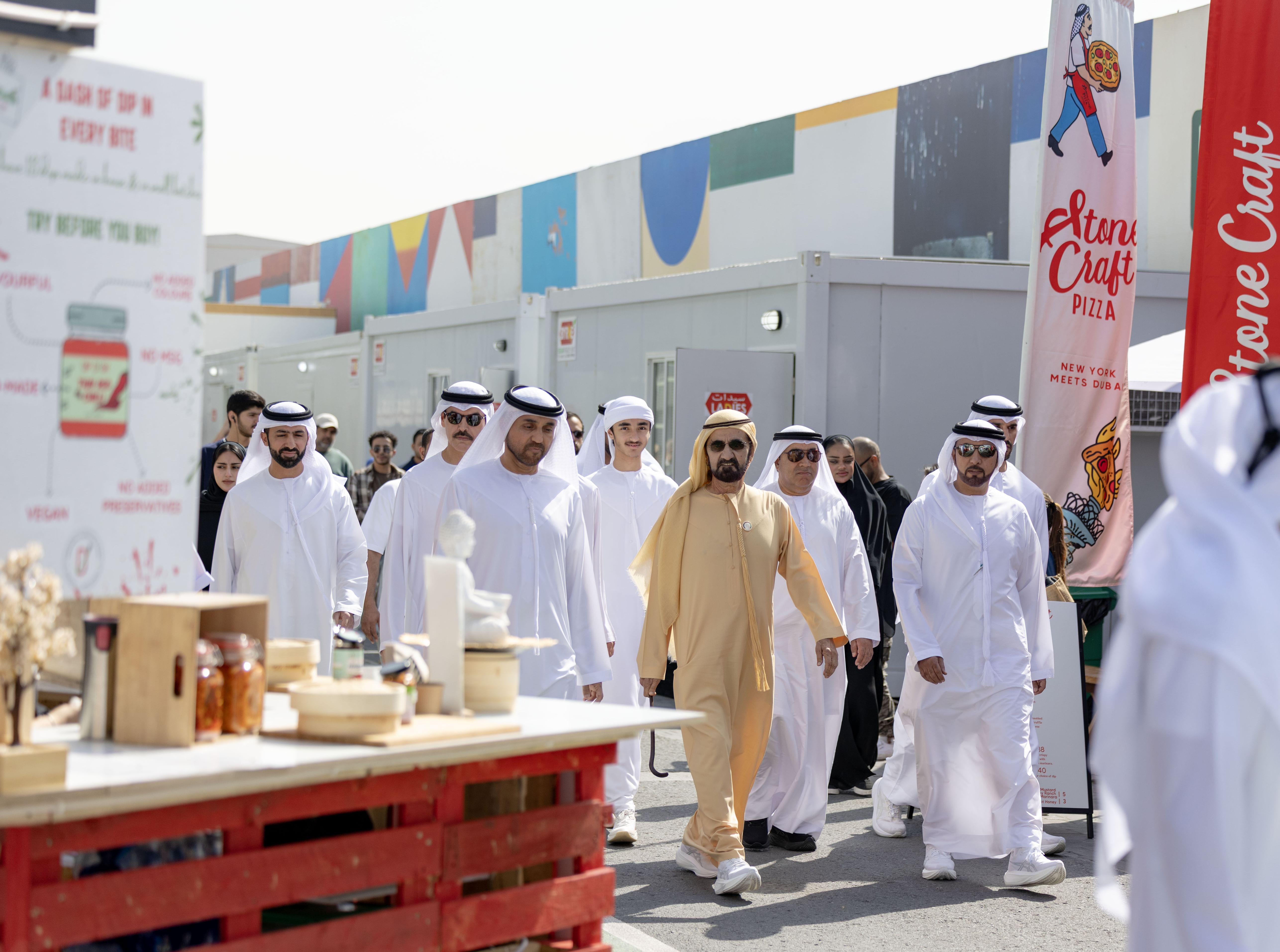 محمد بن راشد يزور مهرجان القوز للفنون