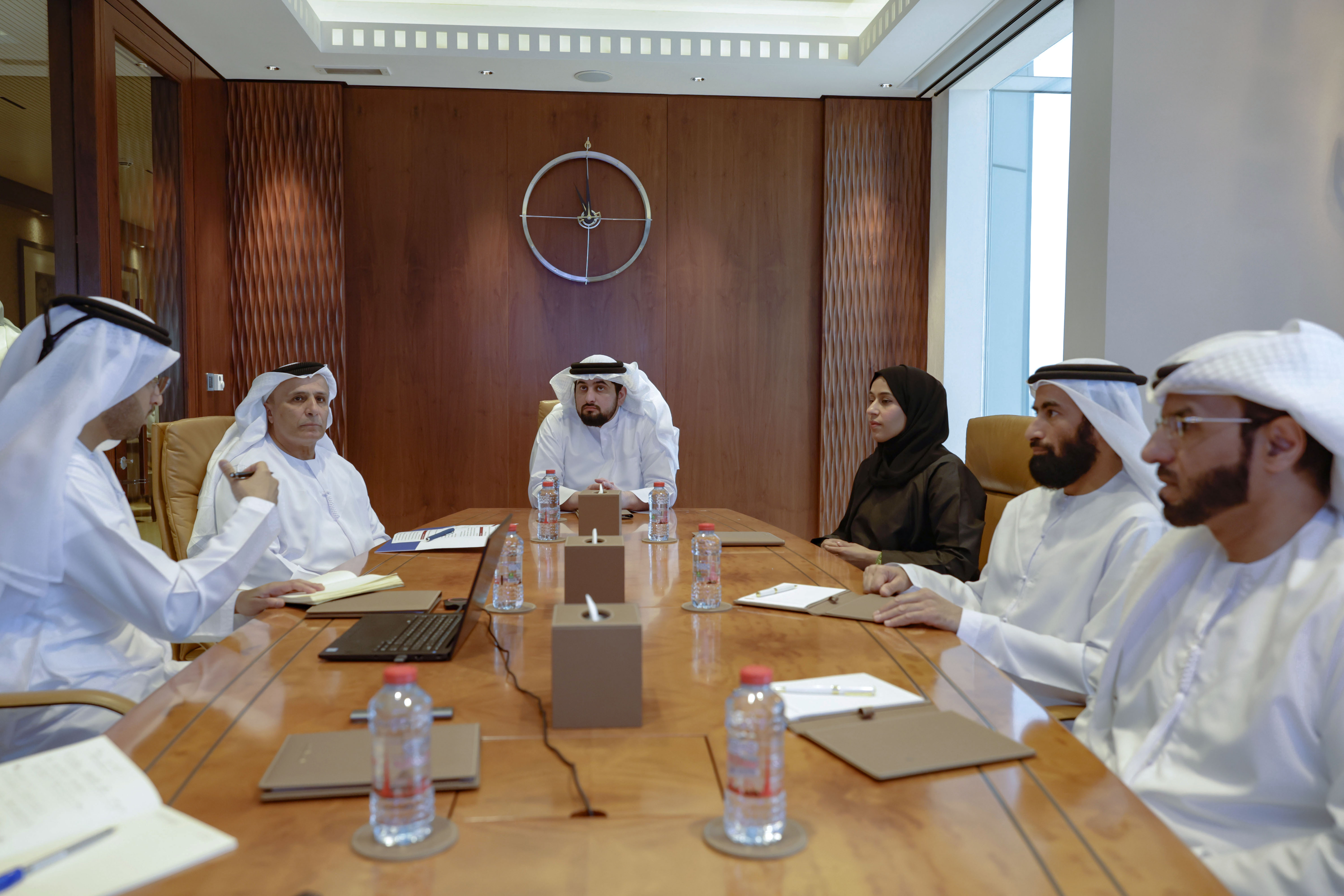 Ahmed bin Mohammed meets with members of Higher Committee for Development and Citizens Affairs, reviews outcomes of current initiatives and plans for future projects