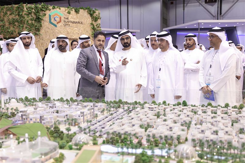 Mohammed bin Rashid visits AIM exhibition and Dubai International Government achievements exhibition