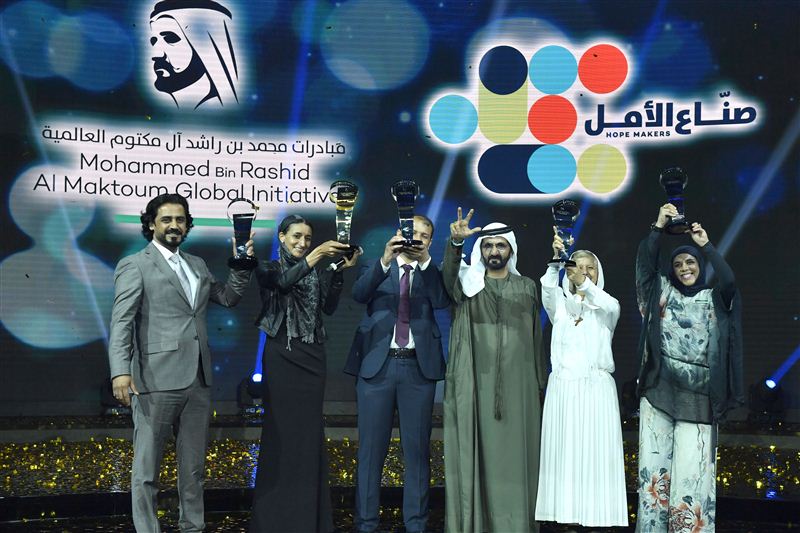 Mohammed bin Rashid surprises the Arab World by awarding five nominees of Arab Hope Makers 