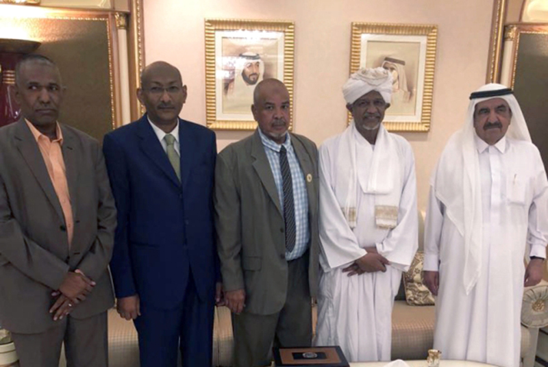  Hamdan bin Rashid receives the delegation of the African International University