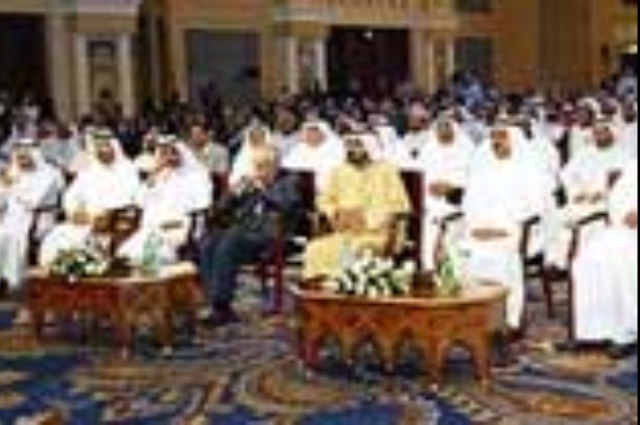 محمد بن راشد يحضر جانباً من أعمال منتدى الإعلام العربي 