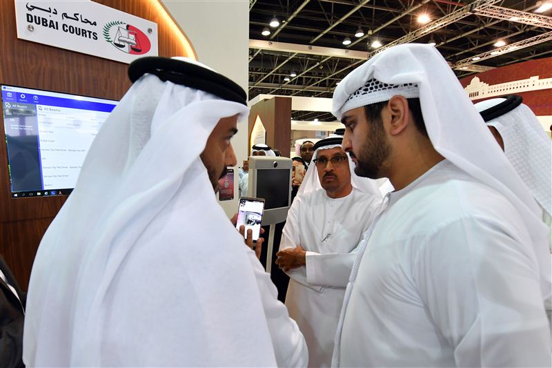 Maktoum bin Mohammed reviews "Dhara" and "Qarib" systems in Dubai Courts at GITEX
