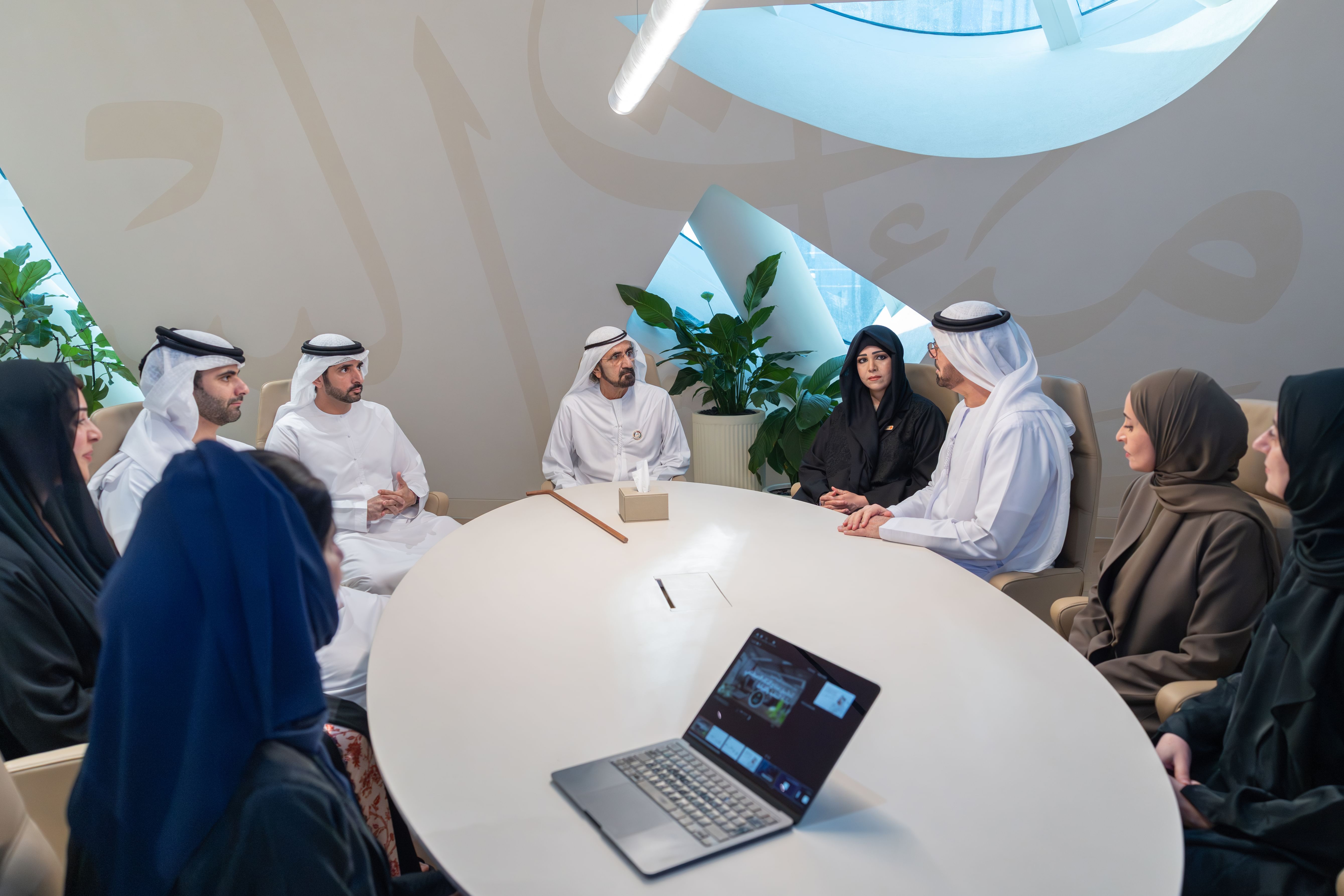 محمد بن راشد: هدفنا أن تكون الإمارات الأفضل عالمياً في تبني نماذج حكومية توظِّف الذكاء الاصطناعي المُساعد (Agentic AI) لخدمة الإنسان