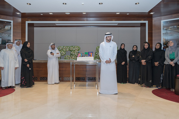 Hamdan bin Mohammed visits Secretariat General of The Executive Council of Dubai